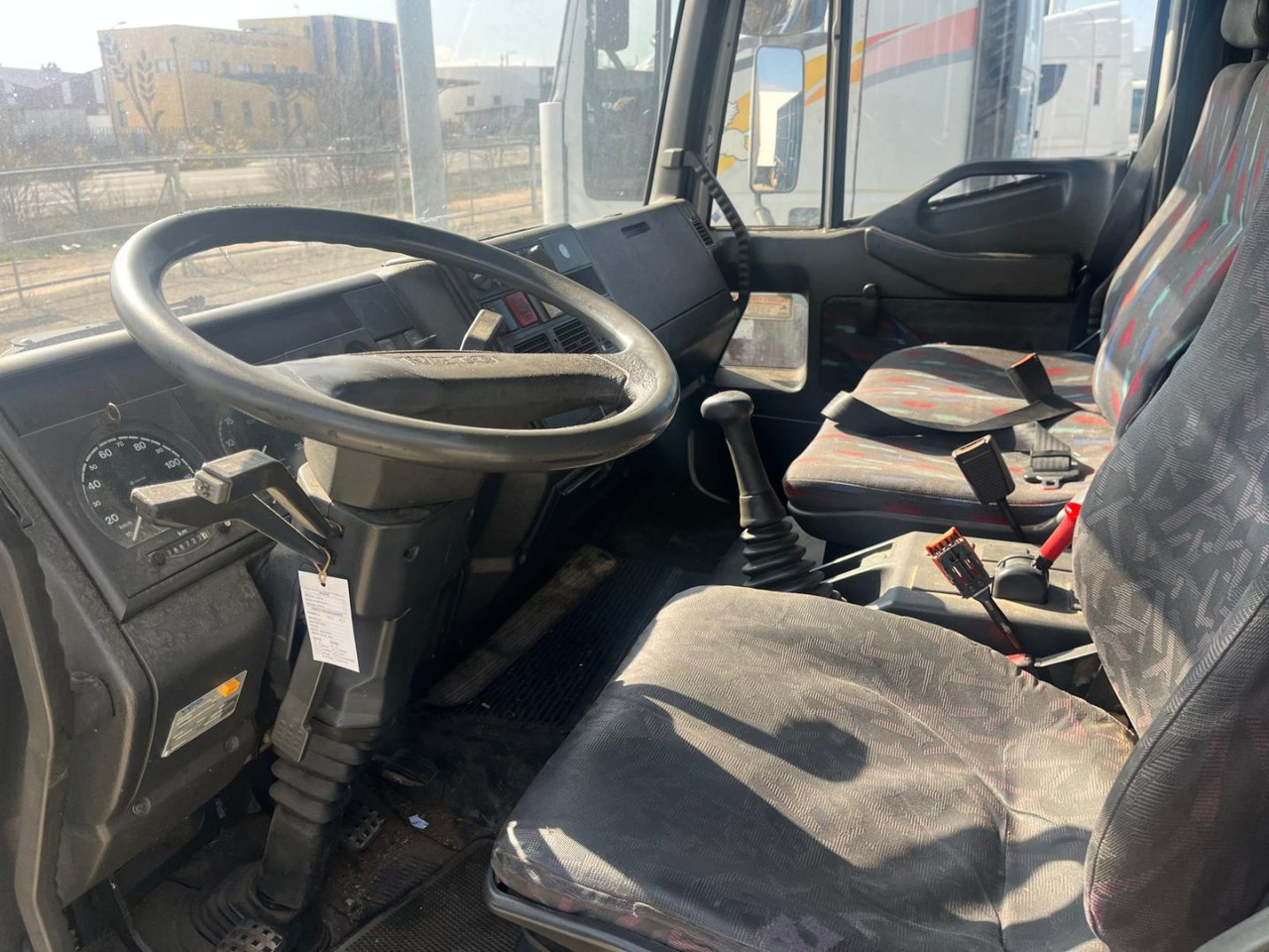 Caja cerrada IVECO Eurocargo ML80E17 - 커튼사이더 트럭 : 사진 5 Caja cerrada IVECO Eurocargo ML80E17 - 커튼사이더 트럭 : 사진 5