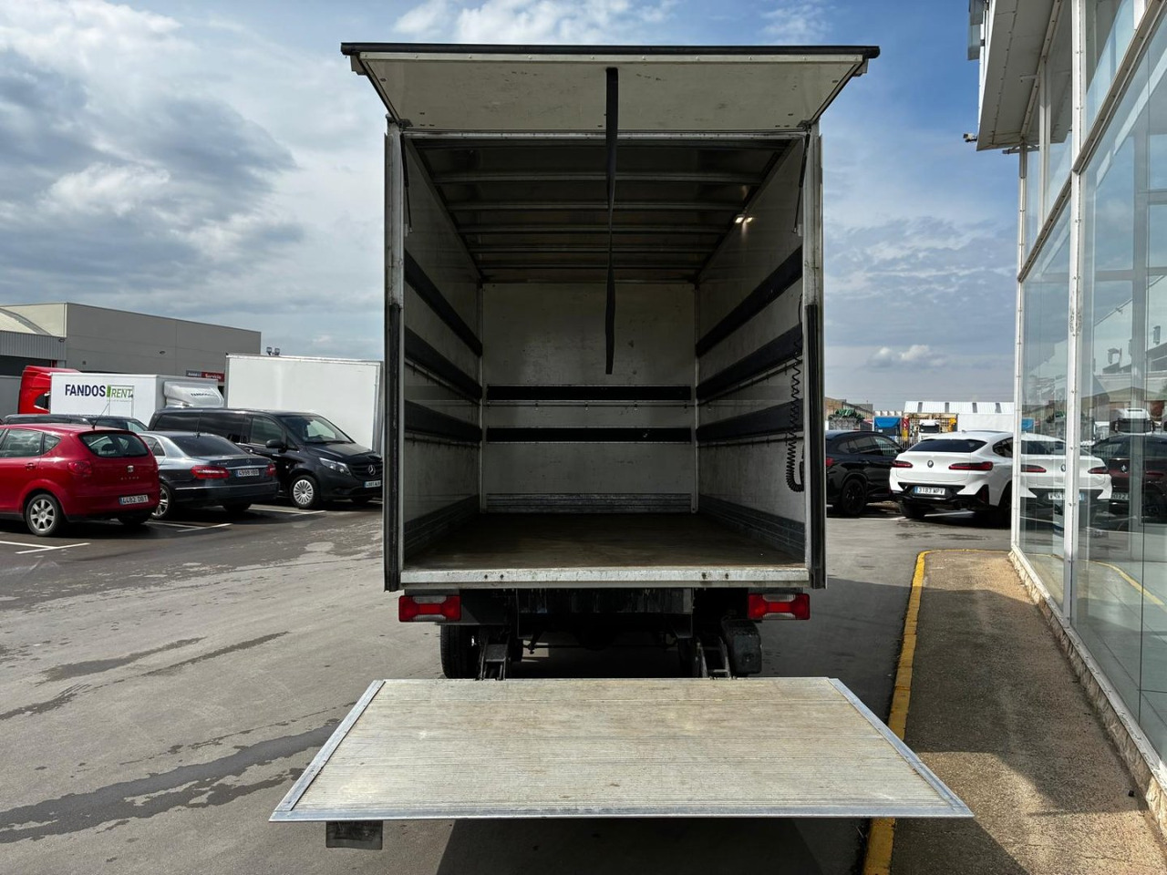 Caja cerrada con plataforma elevadora IVECO 35C16 20m3 Automática - 박스 밴 : 사진 5 Caja cerrada con plataforma elevadora IVECO 35C16 20m3 Automática - 박스 밴 : 사진 5