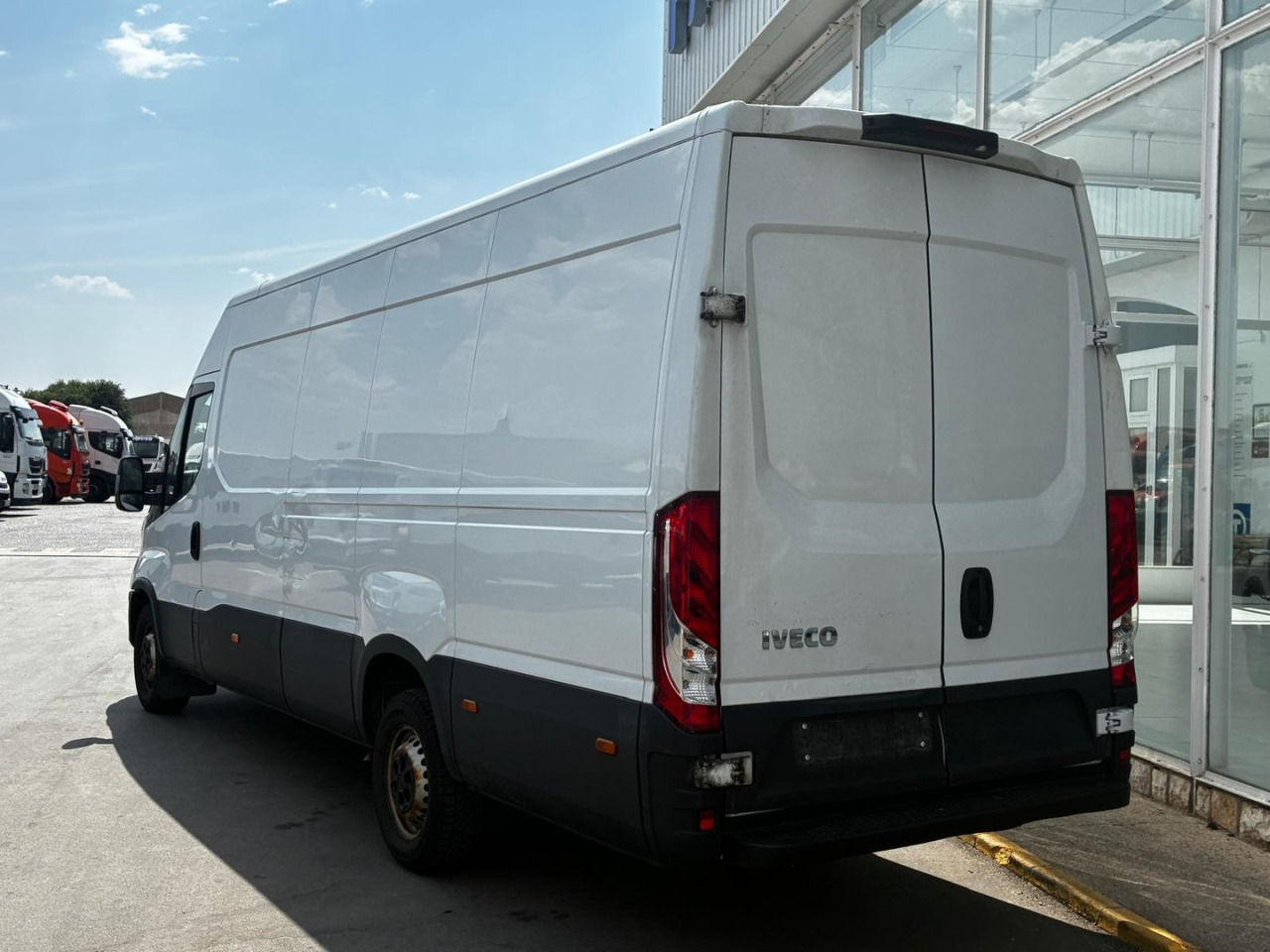 Furgón IVECO 35S14 V 16m3 - 패널 밴 : 사진 4 Furgón IVECO 35S14 V 16m3 - 패널 밴 : 사진 4