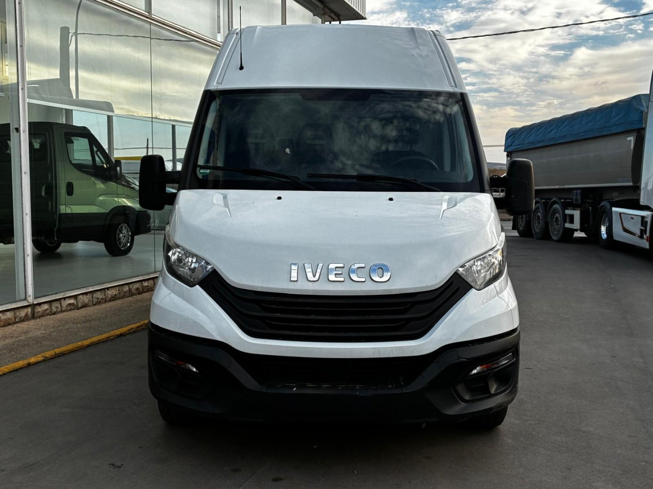 Furgón IVECO 35S14 V 16m3 - 패널 밴 : 사진 2 Furgón IVECO 35S14 V 16m3 - 패널 밴 : 사진 2