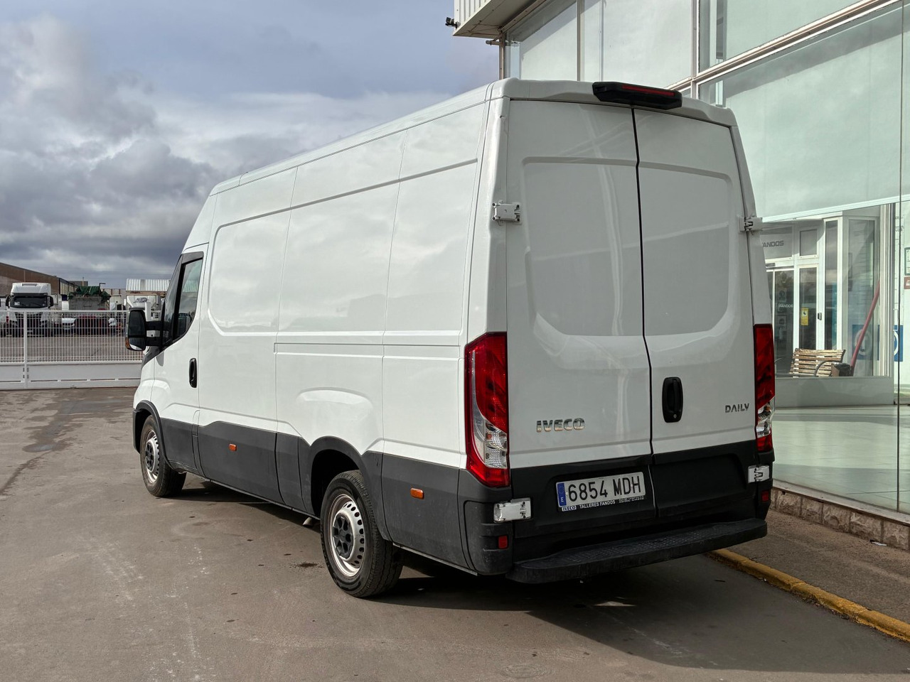 Furgón IVECO 35S16 V 12m3 - 패널 밴 : 사진 4 Furgón IVECO 35S16 V 12m3 - 패널 밴 : 사진 4