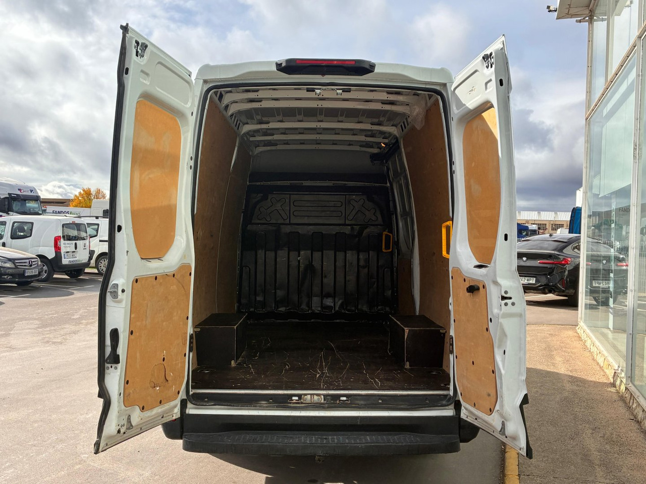 Furgón IVECO 35S16 V 12m3 - 패널 밴 : 사진 5 Furgón IVECO 35S16 V 12m3 - 패널 밴 : 사진 5