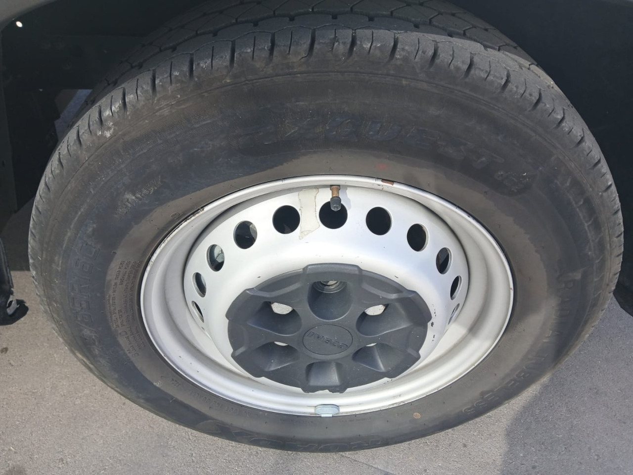 패널 밴 Furgón IVECO 35S16 V 9m3 : 사진 13 패널 밴 Furgón IVECO 35S16 V 9m3 : 사진 13