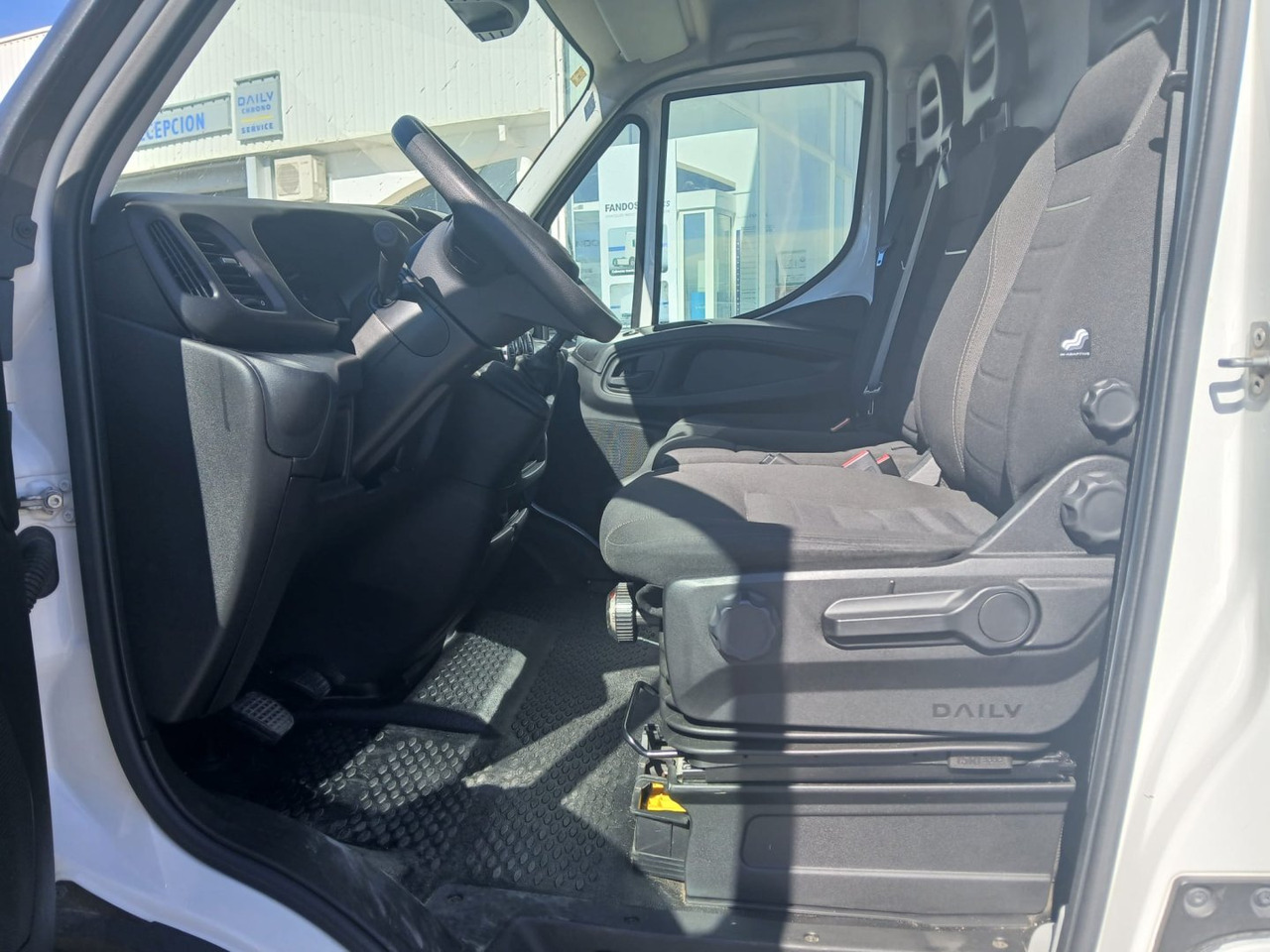 패널 밴 Furgón IVECO 35S16 V 9m3 : 사진 8 패널 밴 Furgón IVECO 35S16 V 9m3 : 사진 8