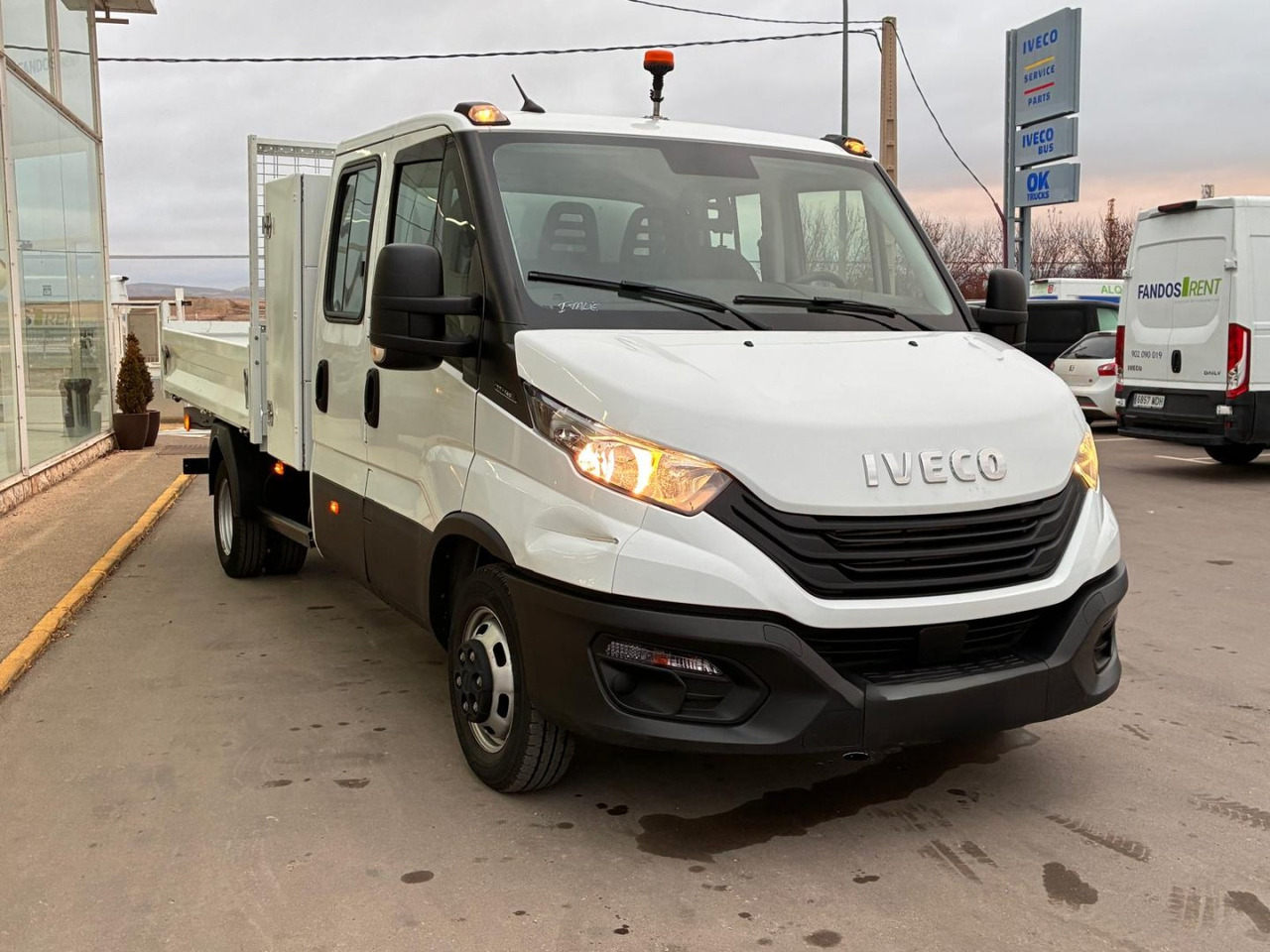 Volquete/Dumper IVECO 35C14 CAJA BASCULANTE DOBLE CABINA - 덤프 밴, 콤비 밴 : 사진 3 Volquete/Dumper IVECO 35C14 CAJA BASCULANTE DOBLE CABINA - 덤프 밴, 콤비 밴 : 사진 3