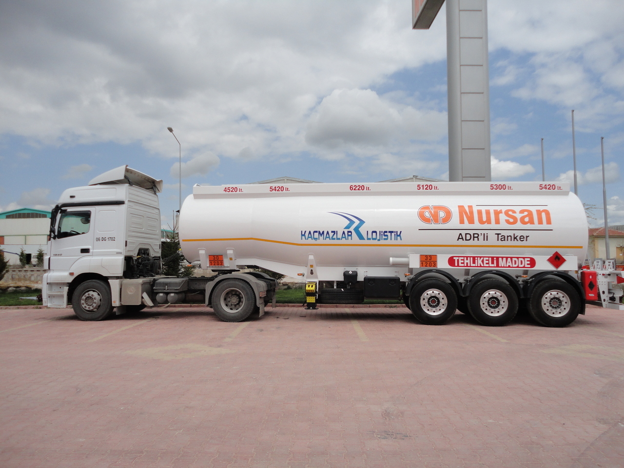 NURSAN Steel Tanker - 유조 세미 트레일러 : 사진 1 NURSAN Steel Tanker - 유조 세미 트레일러 : 사진 1