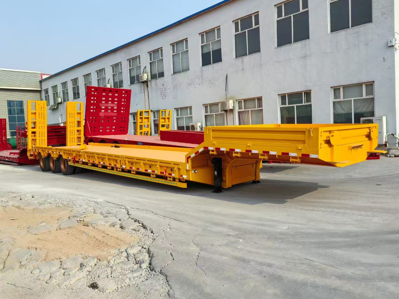 13M Low Bed Semi Trailer | 3 Axles | Heavy Duty Lowboy for Construction Machinery Transport - 저하대 세미 트레일러 : 사진 3 13M Low Bed Semi Trailer | 3 Axles | Heavy Duty Lowboy for Construction Machinery Transport - 저하대 세미 트레일러 : 사진 3