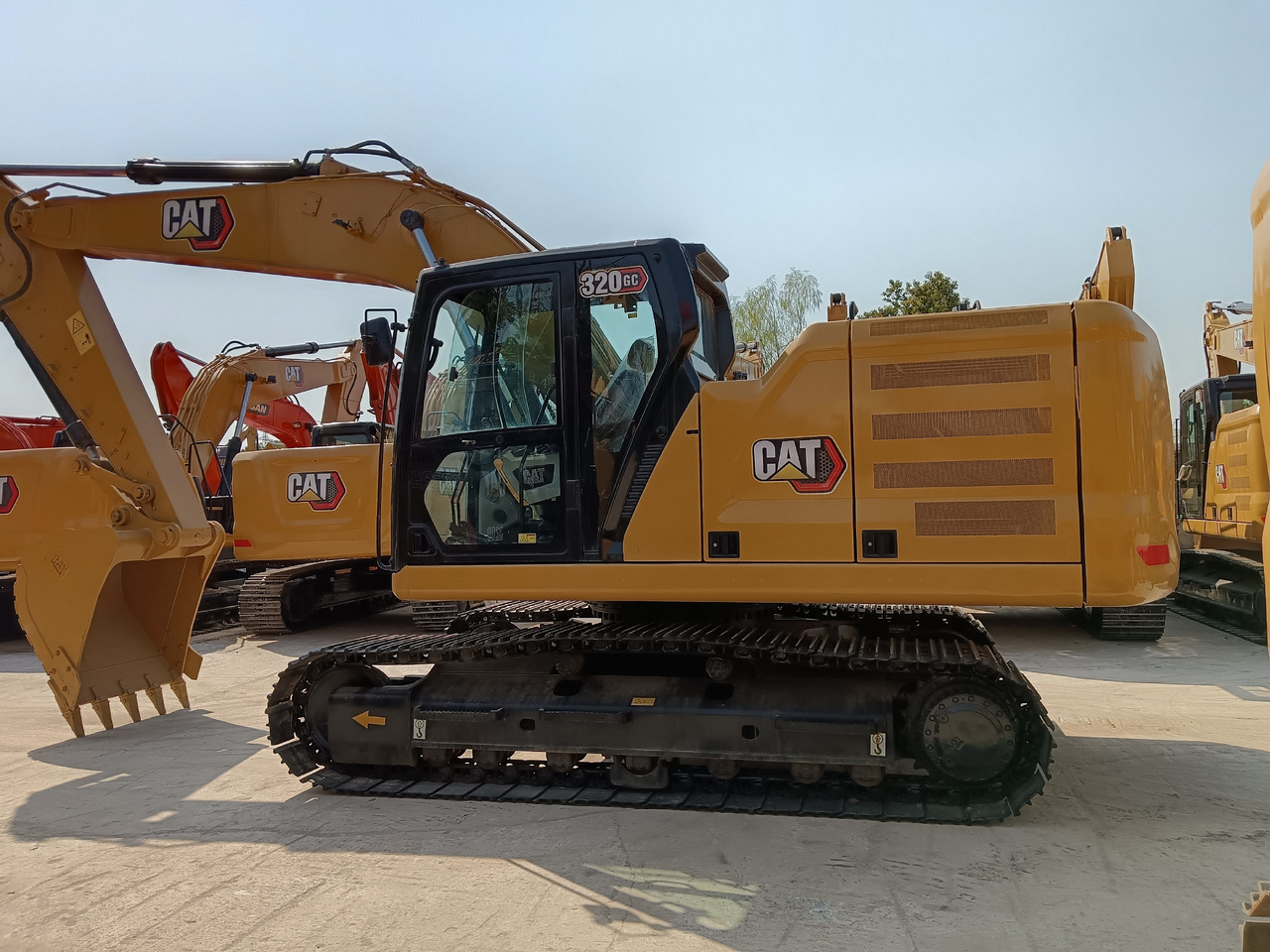 CAT 320GC - 크롤러 굴삭기 : 사진 2 CAT 320GC - 크롤러 굴삭기 : 사진 2