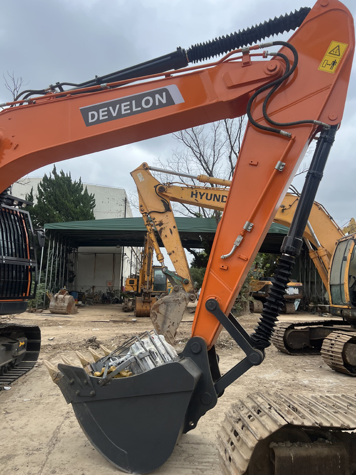 DEVELON DX225LCA - 크롤러 굴삭기 : 사진 2 DEVELON DX225LCA - 크롤러 굴삭기 : 사진 2