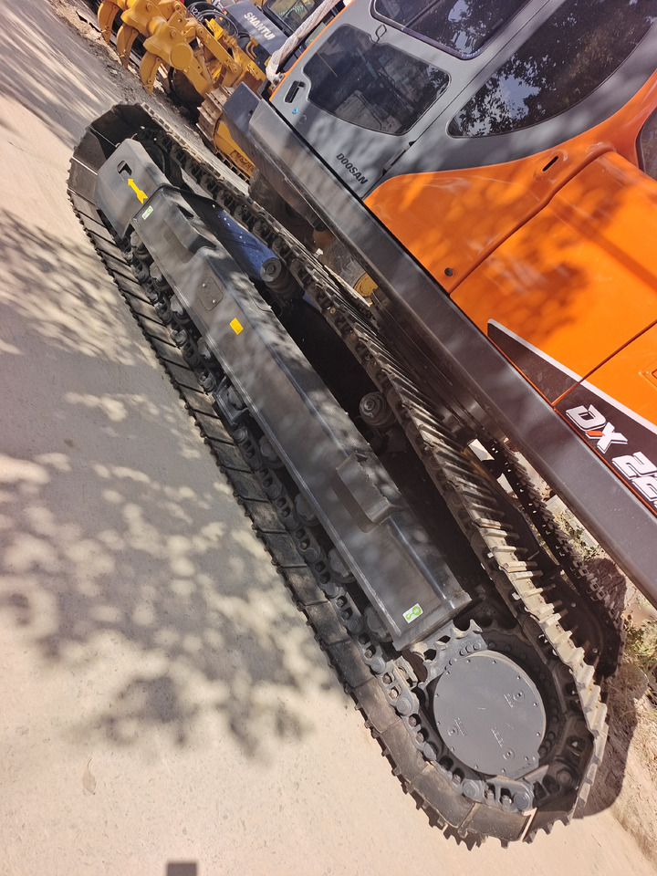 DOOSAN DX225 LCA DX 225 LC - 9C - 크롤러 굴삭기 : 사진 2 DOOSAN DX225 LCA DX 225 LC - 9C - 크롤러 굴삭기 : 사진 2