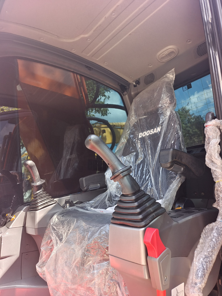 DOOSAN DX225 LCA DX 225 LC - 9C - 크롤러 굴삭기 : 사진 4 DOOSAN DX225 LCA DX 225 LC - 9C - 크롤러 굴삭기 : 사진 4