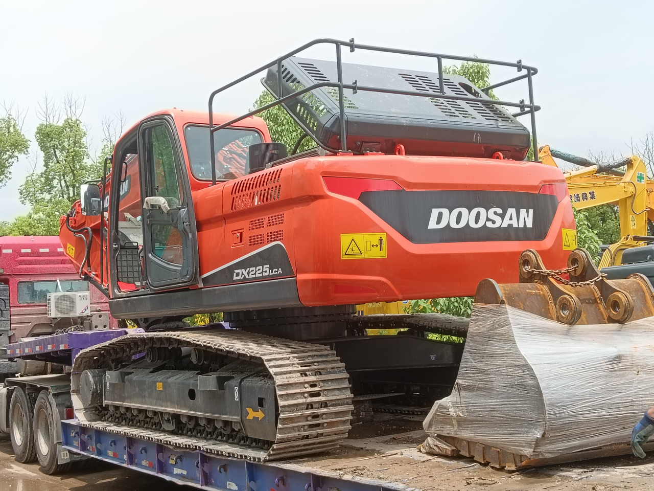 크롤러 굴삭기 DOOSAN DX225 LCA : 사진 1