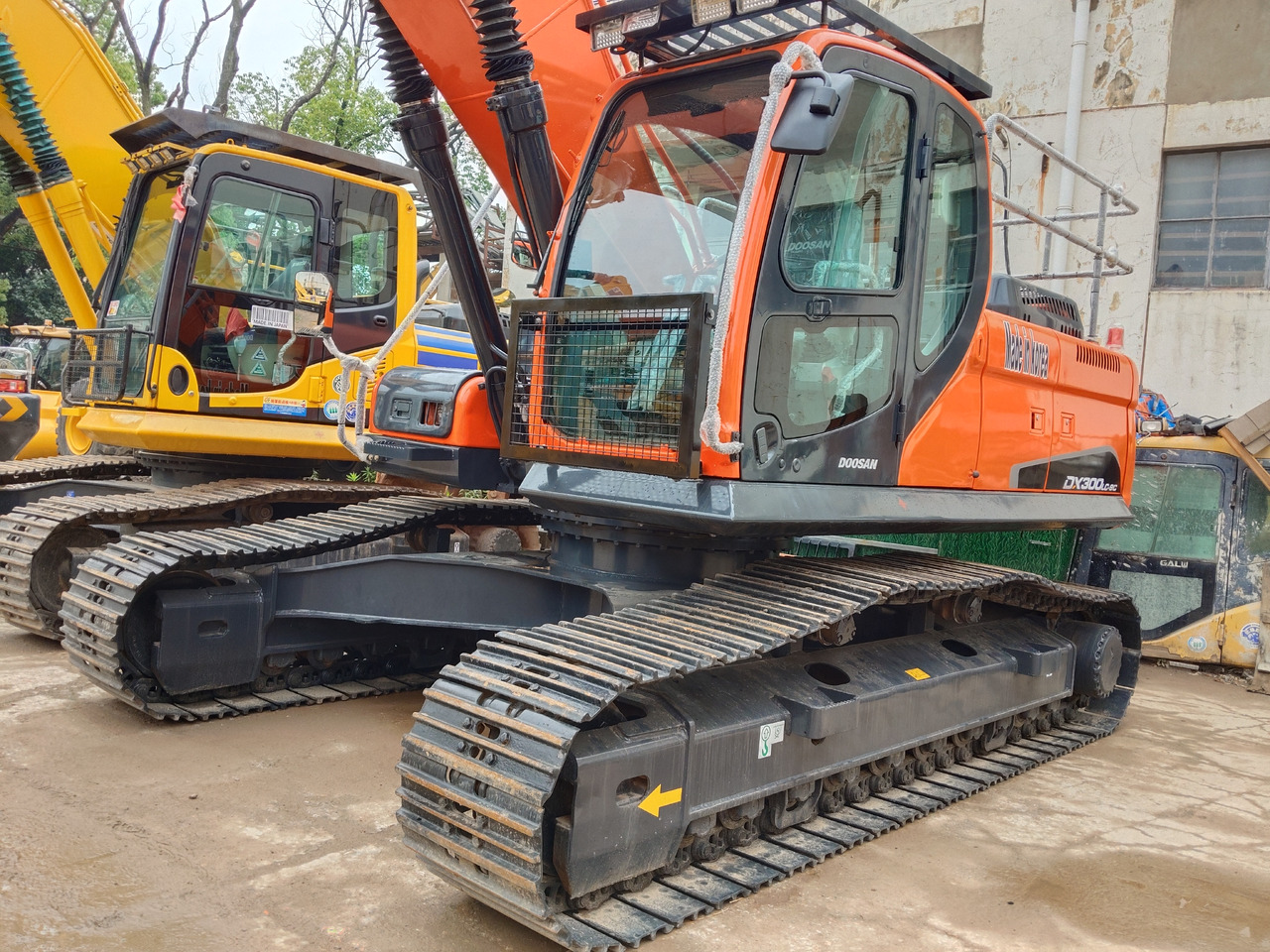 DOOSAN DX300 LCA DX 300 LC - 9C - 크롤러 굴삭기 : 사진 1 DOOSAN DX300 LCA DX 300 LC - 9C - 크롤러 굴삭기 : 사진 1