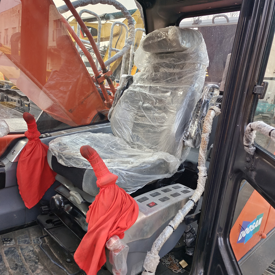 DOOSAN DX300LC-9C DX 300 LCA - 크롤러 굴삭기 : 사진 4 DOOSAN DX300LC-9C DX 300 LCA - 크롤러 굴삭기 : 사진 4