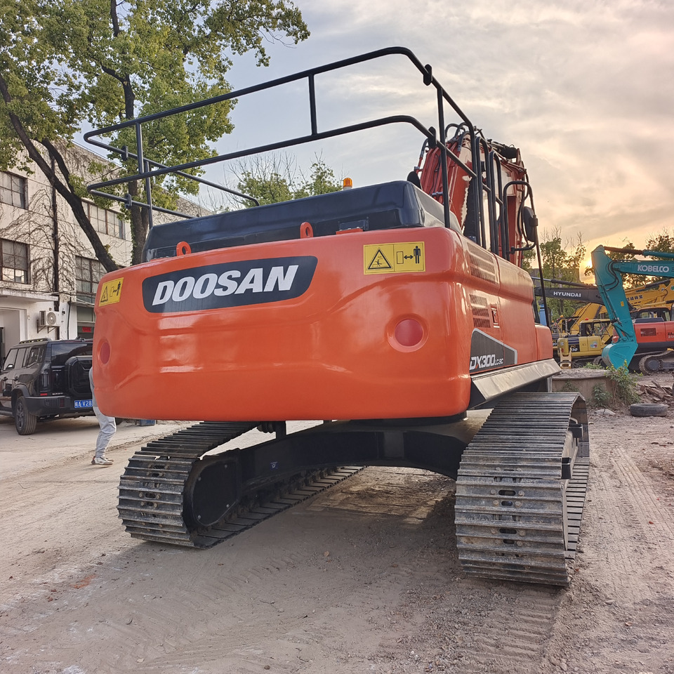 DOOSAN DX300LC-9C DX300LCA - 크롤러 굴삭기 : 사진 3 DOOSAN DX300LC-9C DX300LCA - 크롤러 굴삭기 : 사진 3
