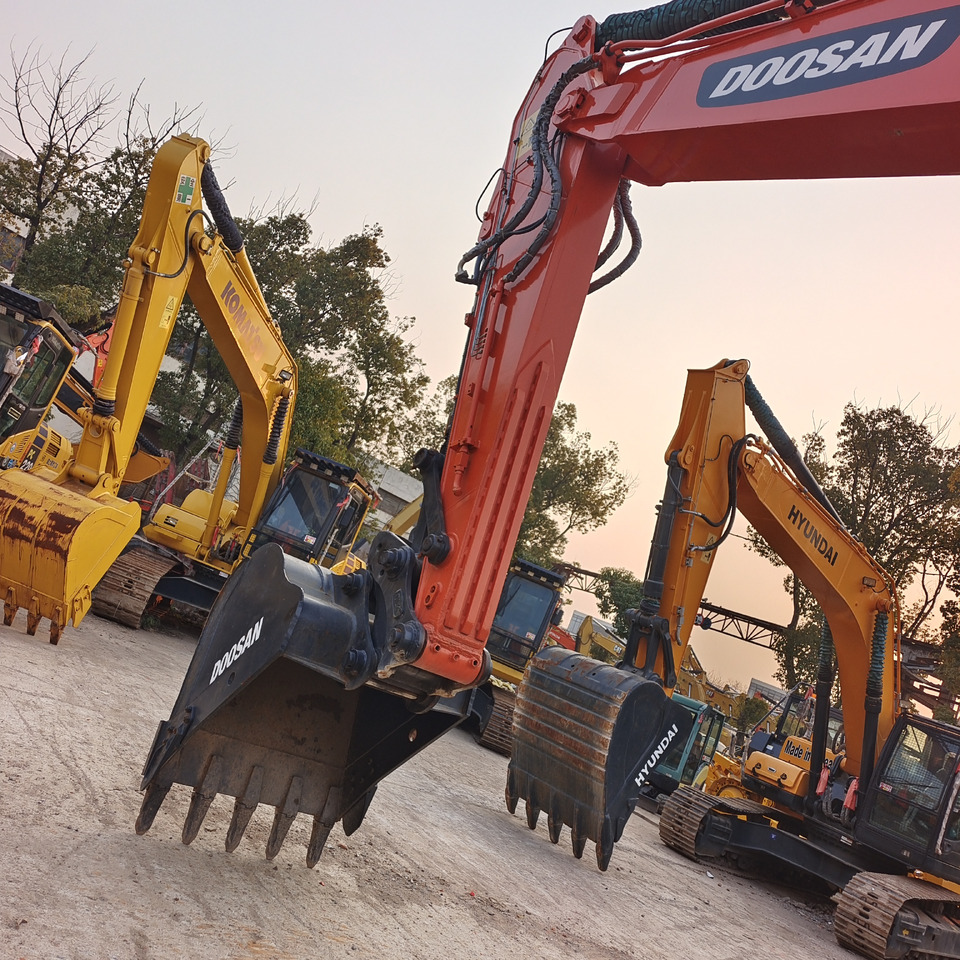 DOOSAN DX300LC-9C DX300LCA - 크롤러 굴삭기 : 사진 4 DOOSAN DX300LC-9C DX300LCA - 크롤러 굴삭기 : 사진 4