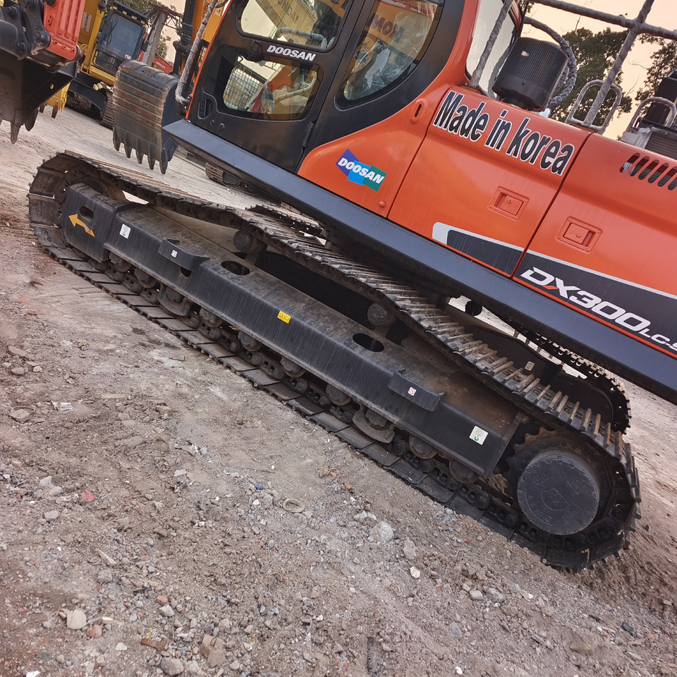 DOOSAN DX300LC-9C DX300LCA - 크롤러 굴삭기 : 사진 2 DOOSAN DX300LC-9C DX300LCA - 크롤러 굴삭기 : 사진 2