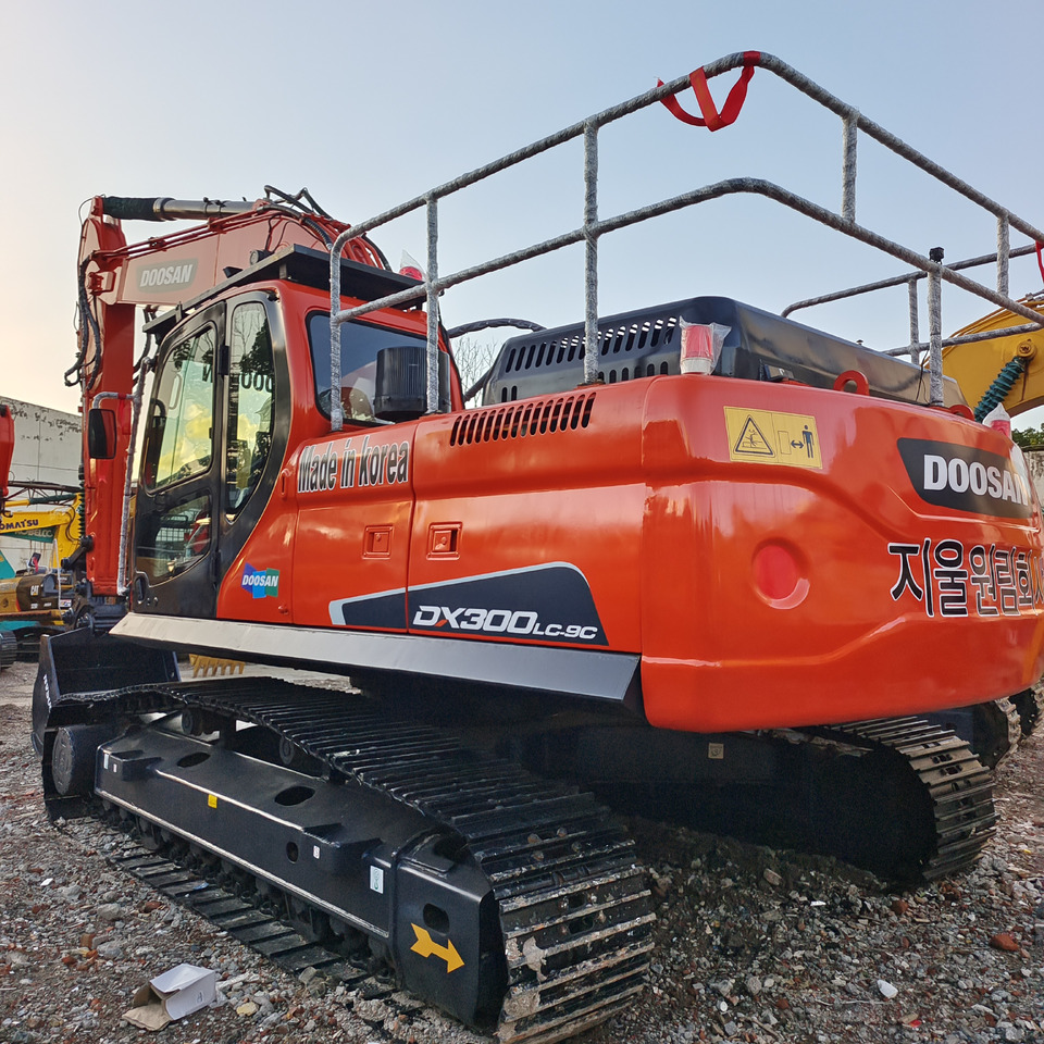 DOOSAN DX300LC-9C DX300LCA - 크롤러 굴삭기 : 사진 1 DOOSAN DX300LC-9C DX300LCA - 크롤러 굴삭기 : 사진 1