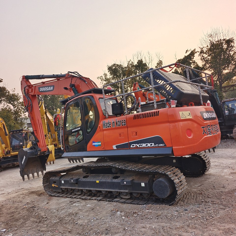 DOOSAN DX300LC-9C DX300LCA - 크롤러 굴삭기 : 사진 1 DOOSAN DX300LC-9C DX300LCA - 크롤러 굴삭기 : 사진 1