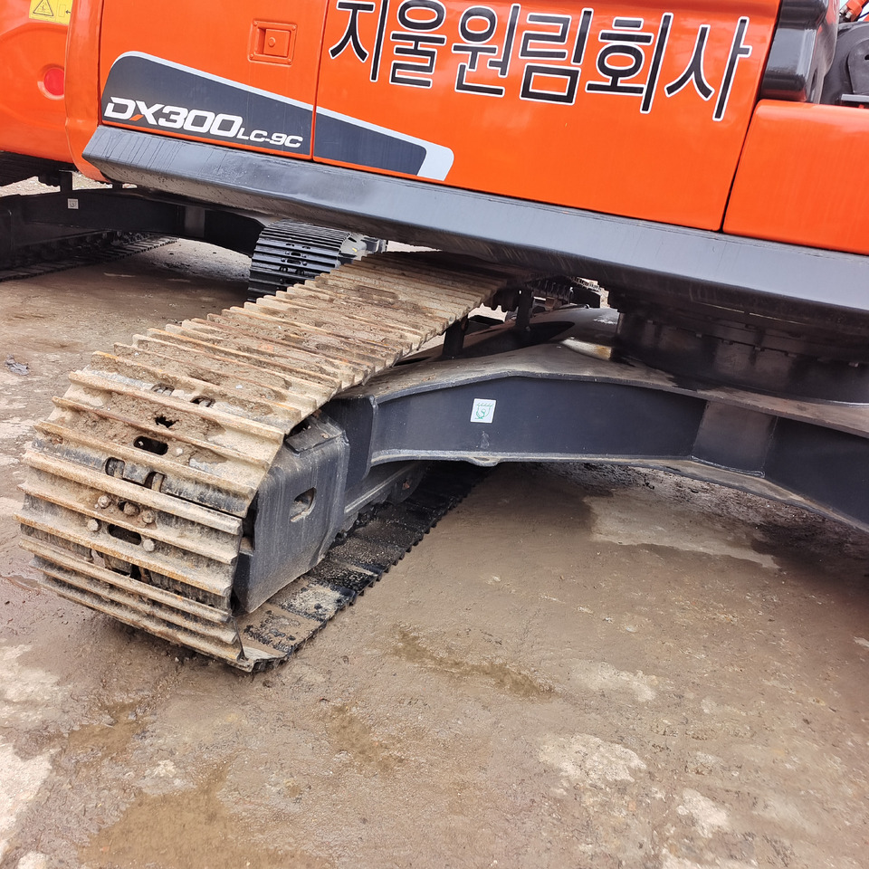 DOOSAN DX300LCA DX300LC-9C - 크롤러 굴삭기 : 사진 4 DOOSAN DX300LCA DX300LC-9C - 크롤러 굴삭기 : 사진 4