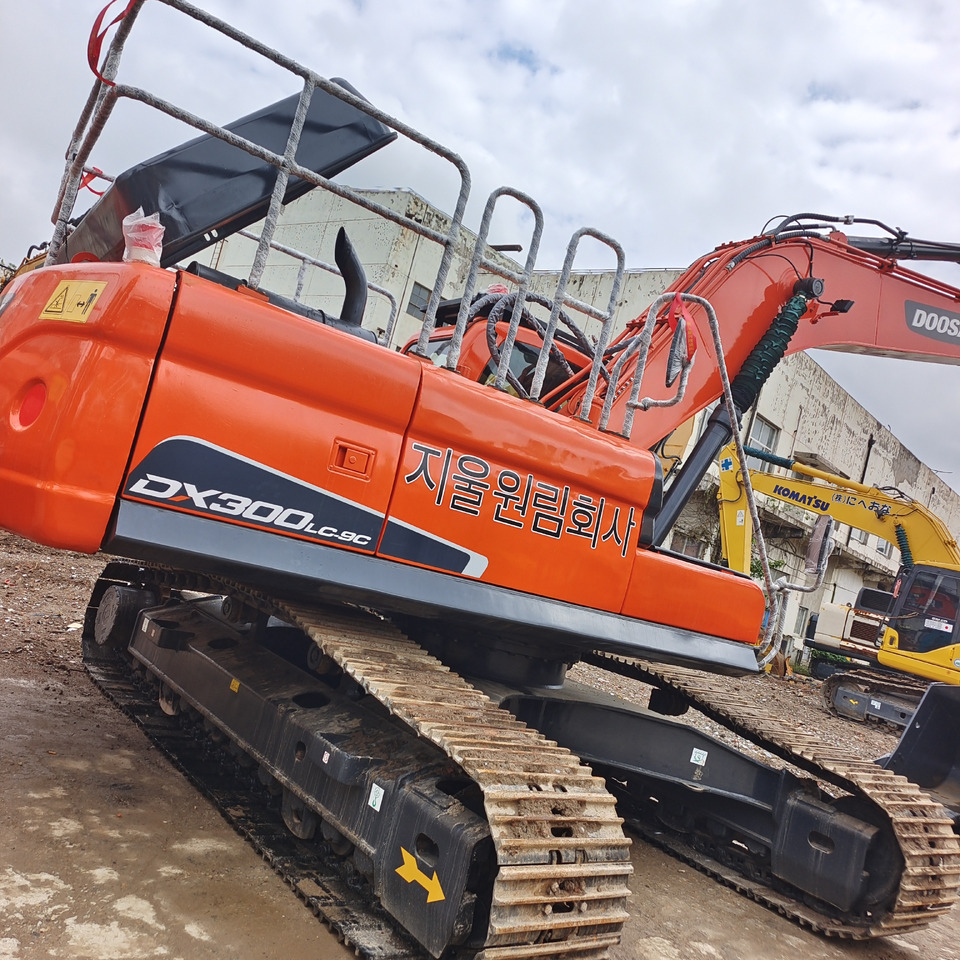 DOOSAN DX300LCA DX300LC-9C - 크롤러 굴삭기 : 사진 2 DOOSAN DX300LCA DX300LC-9C - 크롤러 굴삭기 : 사진 2