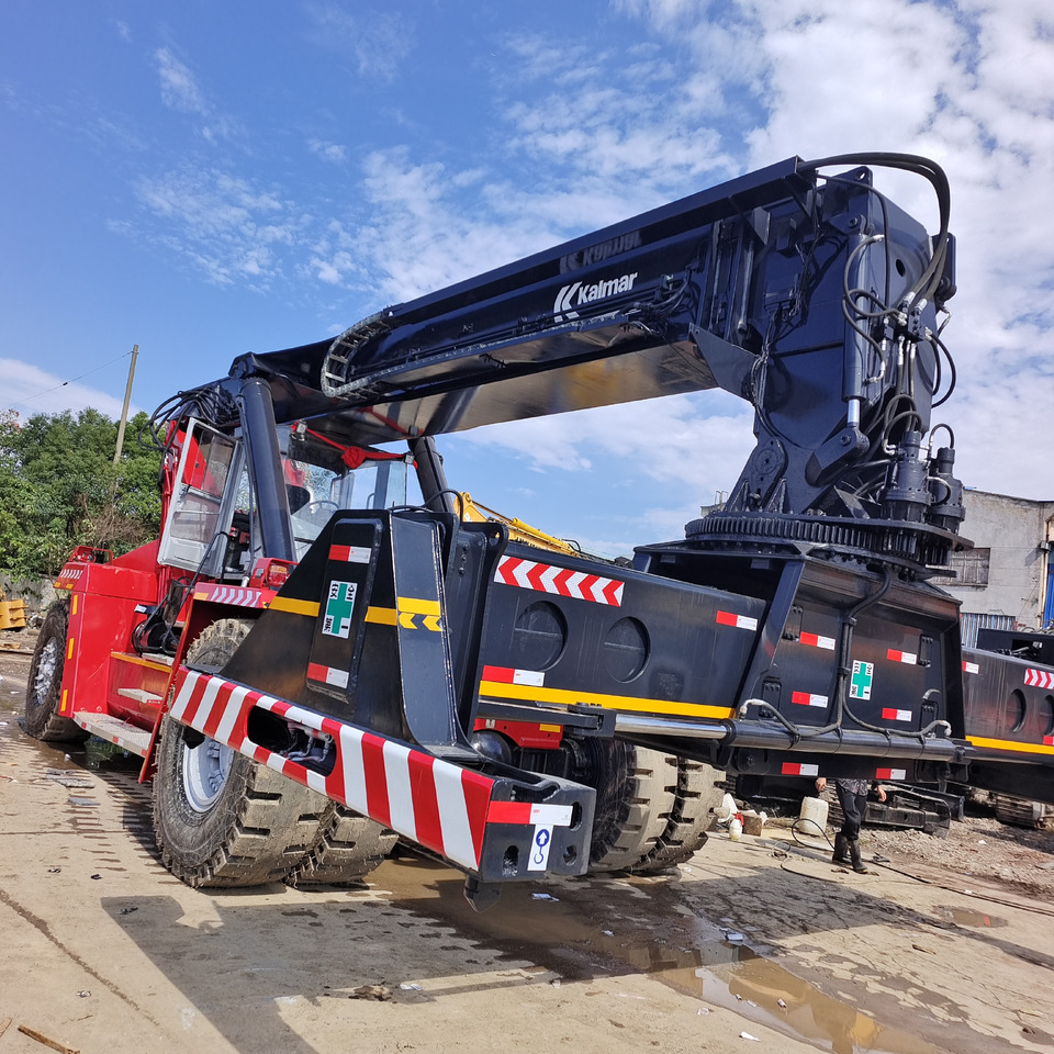 KALMAR DRF450 - 리치 스태커 : 사진 4 KALMAR DRF450 - 리치 스태커 : 사진 4