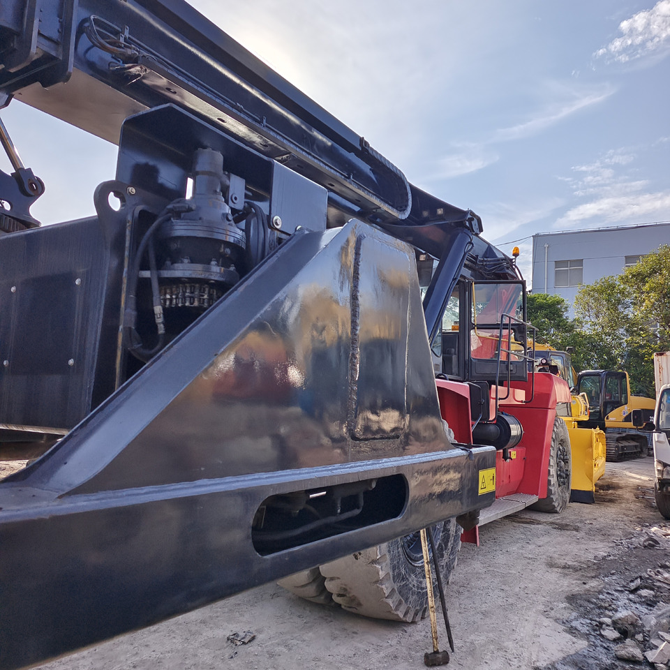 KALMAR DRT450 45 TON DRF 450 DRU450 DRD 450 - 리치 스태커 : 사진 5 KALMAR DRT450 45 TON DRF 450 DRU450 DRD 450 - 리치 스태커 : 사진 5