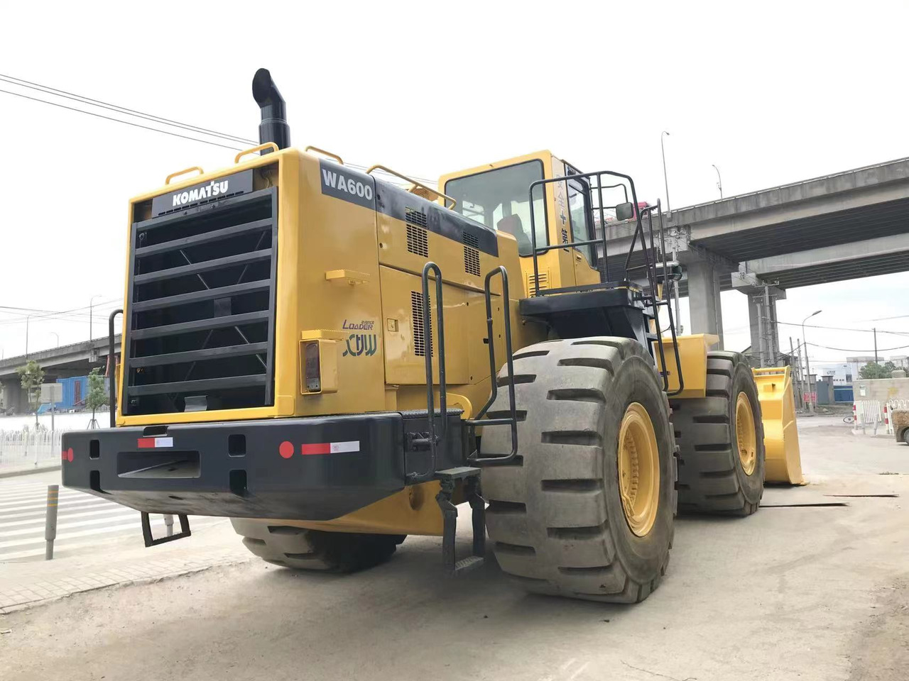 KOMATSU WA600-6 - 휠 로더 : 사진 4 KOMATSU WA600-6 - 휠 로더 : 사진 4