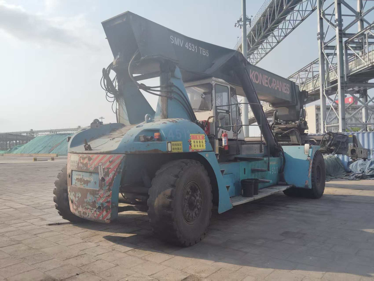 KONECRANES SMV 4531 TB5 45 TON CAPACITY - 리치 스태커 : 사진 2 KONECRANES SMV 4531 TB5 45 TON CAPACITY - 리치 스태커 : 사진 2