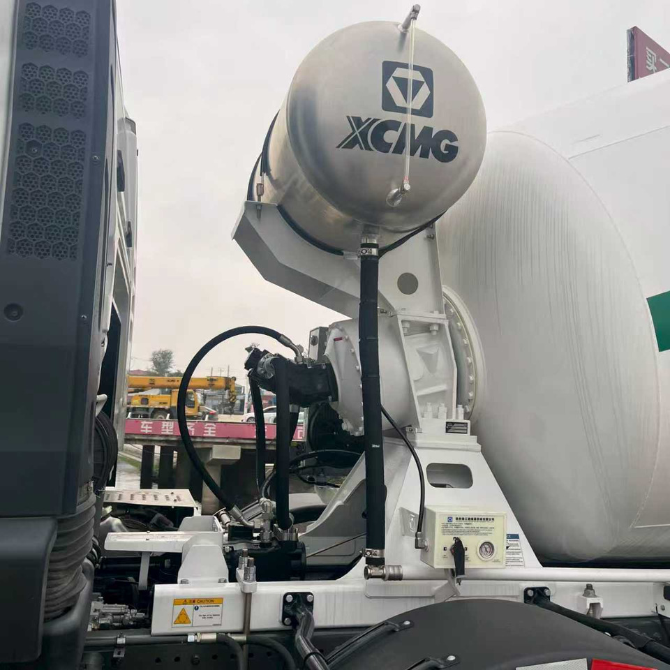 SINOTRUK TX350 Euro 5 STAGE Ⅴ - 콘크리트 믹서 트럭 : 사진 3 SINOTRUK TX350 Euro 5 STAGE Ⅴ - 콘크리트 믹서 트럭 : 사진 3