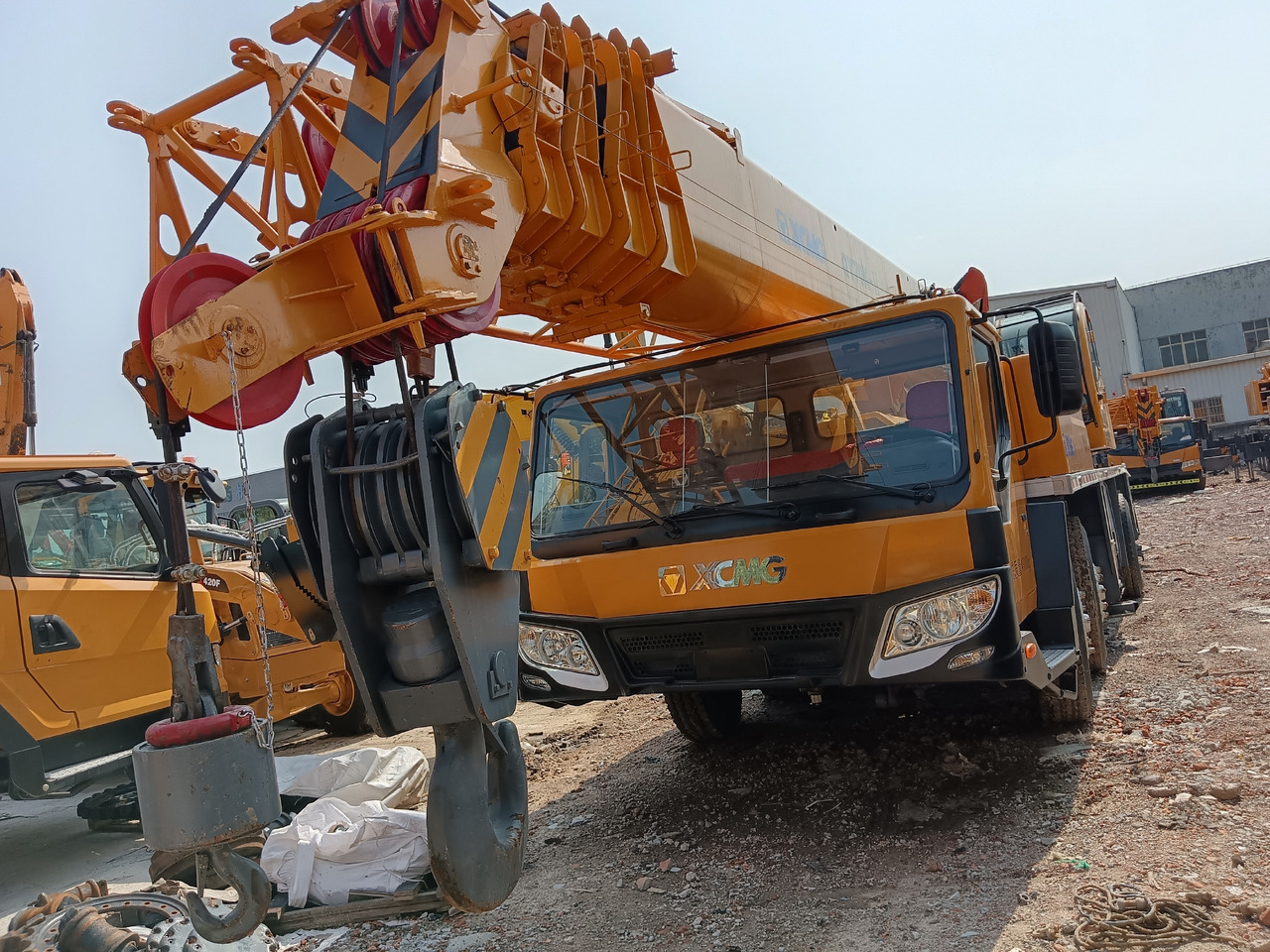 XCMG QY70K 70 TON - 모바일 크레인 : 사진 2 XCMG QY70K 70 TON - 모바일 크레인 : 사진 2