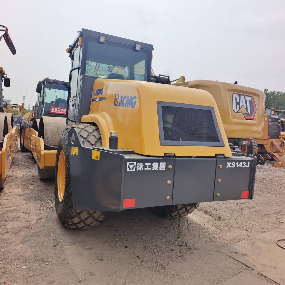 XCMG XS143J - 로드 롤러 : 사진 2 XCMG XS143J - 로드 롤러 : 사진 2