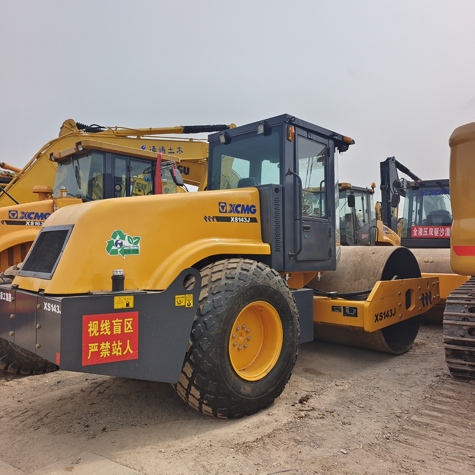 XCMG XS143J - 로드 롤러 : 사진 1 XCMG XS143J - 로드 롤러 : 사진 1