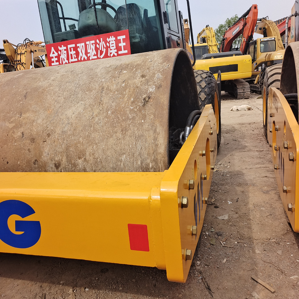 XCMG XS143J - 로드 롤러 : 사진 4 XCMG XS143J - 로드 롤러 : 사진 4