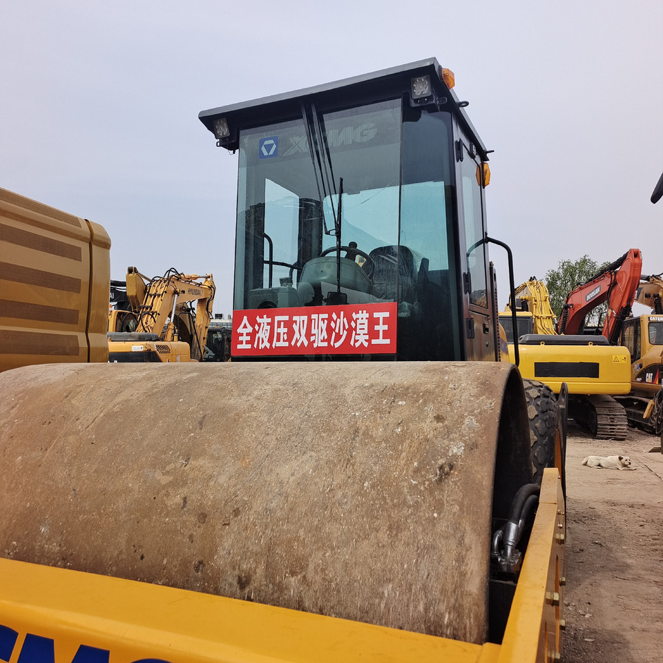 XCMG XS143J - 로드 롤러 : 사진 3 XCMG XS143J - 로드 롤러 : 사진 3