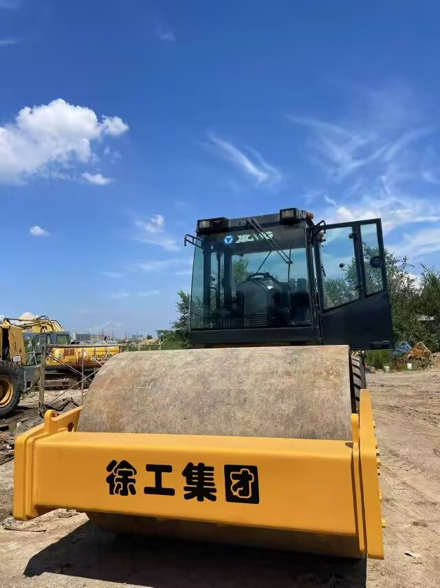 XCMG XS222J - 로드 롤러 : 사진 4 XCMG XS222J - 로드 롤러 : 사진 4