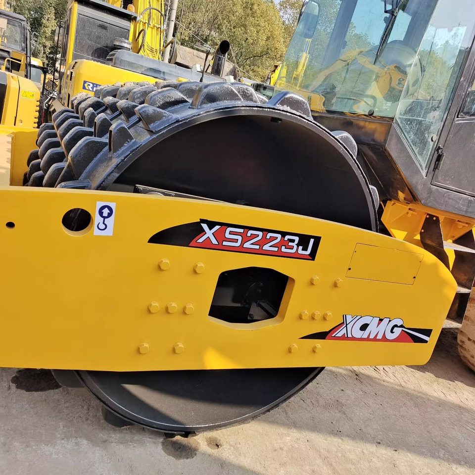 XCMG XS223J Goat Horn Vibratory Roller Compactor - 로드 롤러 : 사진 4 XCMG XS223J Goat Horn Vibratory Roller Compactor - 로드 롤러 : 사진 4