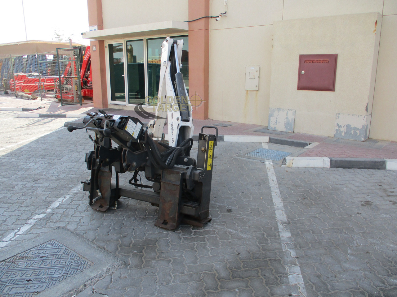 BOBCAT Skid Steer R30S Backhoe Attachment - 로더 버킷 스키드 스티어 로더 용 : 사진 4 BOBCAT Skid Steer R30S Backhoe Attachment - 로더 버킷 스키드 스티어 로더 용 : 사진 4