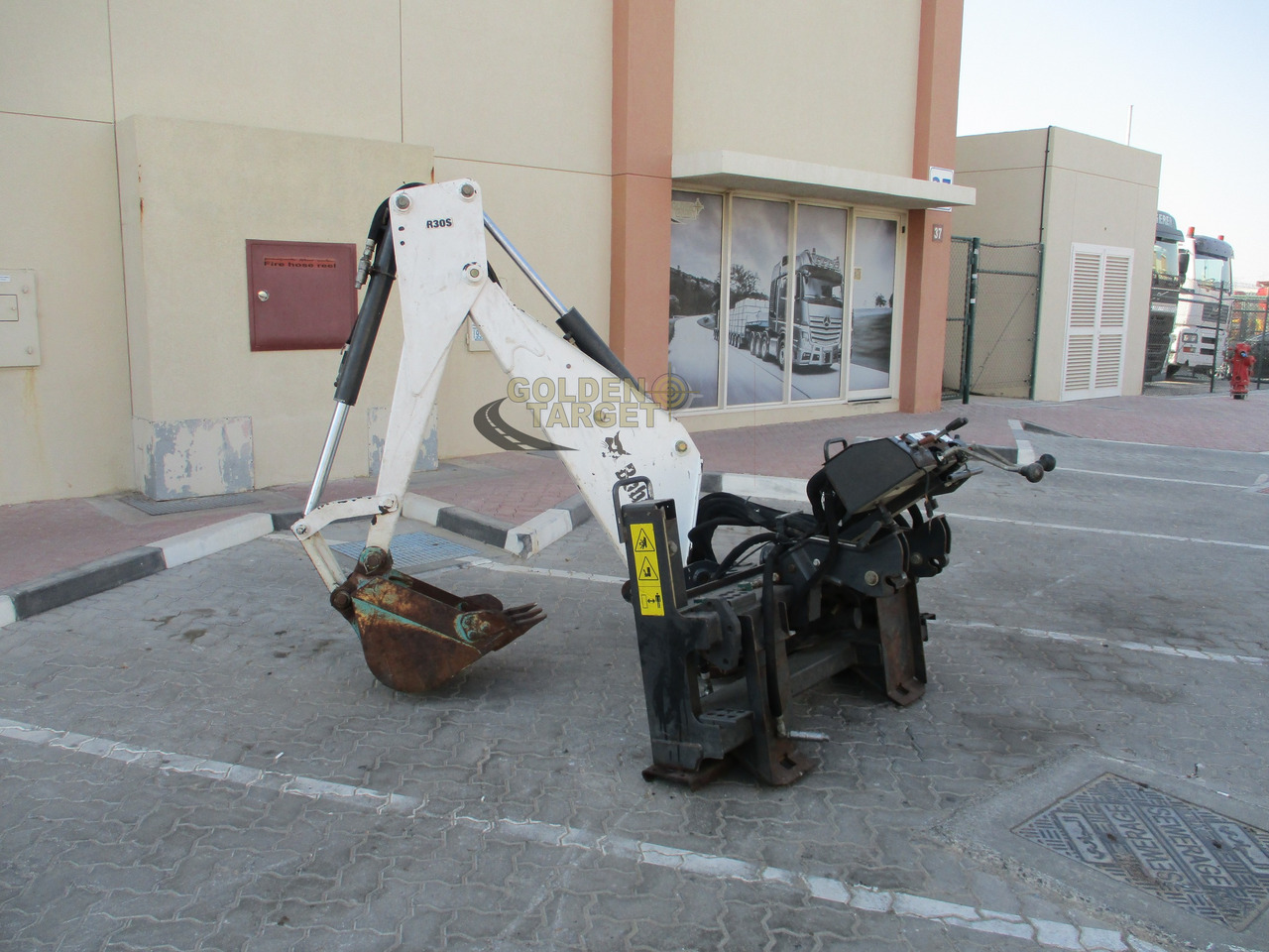 BOBCAT Skid Steer R30S Backhoe Attachment - 로더 버킷 스키드 스티어 로더 용 : 사진 3 BOBCAT Skid Steer R30S Backhoe Attachment - 로더 버킷 스키드 스티어 로더 용 : 사진 3
