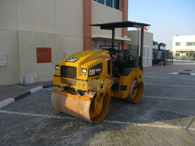 Caterpillar CB34B Tandem Roller - 농장 롤러 : 사진 2 Caterpillar CB34B Tandem Roller - 농장 롤러 : 사진 2