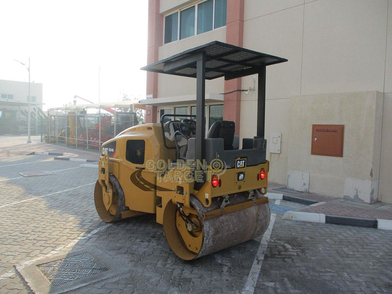 Caterpillar CB34B Tandem Roller - 농장 롤러 : 사진 4 Caterpillar CB34B Tandem Roller - 농장 롤러 : 사진 4