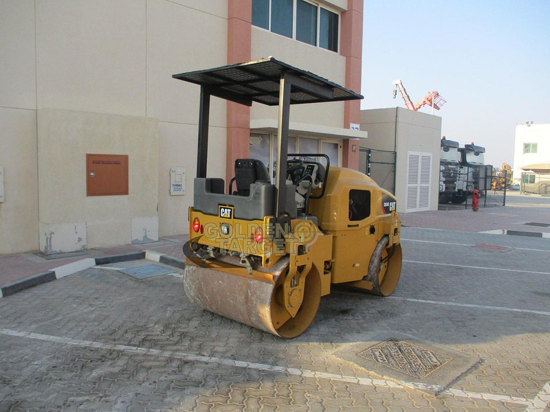 Caterpillar CB34B Tandem Roller - 농장 롤러 : 사진 3 Caterpillar CB34B Tandem Roller - 농장 롤러 : 사진 3
