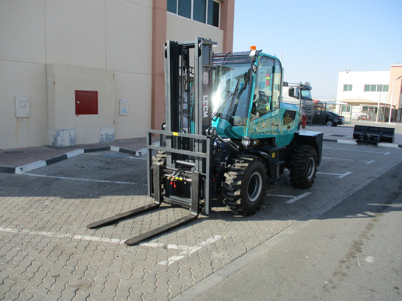LGCM LG35R Rough Terrain Forklift - 디젤 지게차 : 사진 2 LGCM LG35R Rough Terrain Forklift - 디젤 지게차 : 사진 2