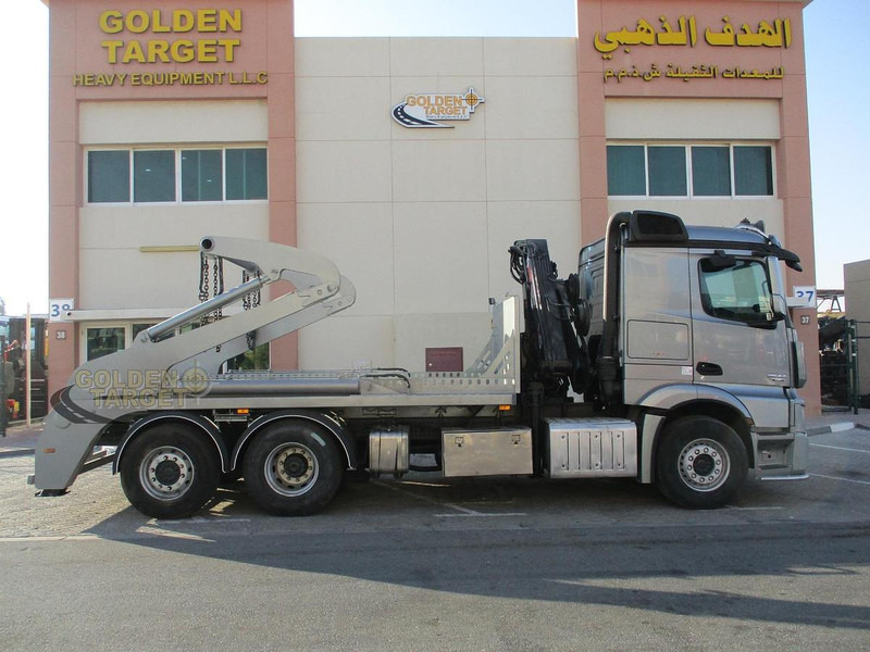 Mercedes-Benz 2642 6×2 Double Skip Loader with HIAB Crane - 로더 : 사진 3 Mercedes-Benz 2642 6×2 Double Skip Loader with HIAB Crane - 로더 : 사진 3