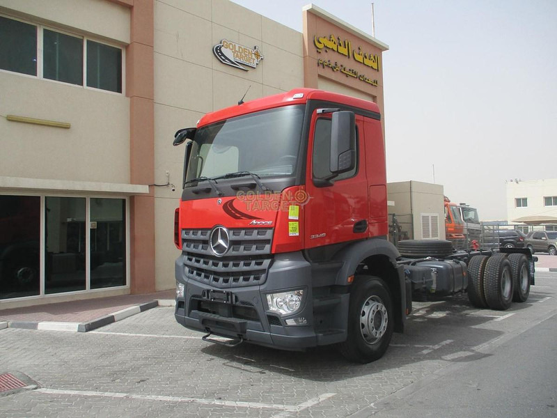 Mercedes-Benz Arocs 3348 - 새시 세미 트레일러 : 사진 2 Mercedes-Benz Arocs 3348 - 새시 세미 트레일러 : 사진 2