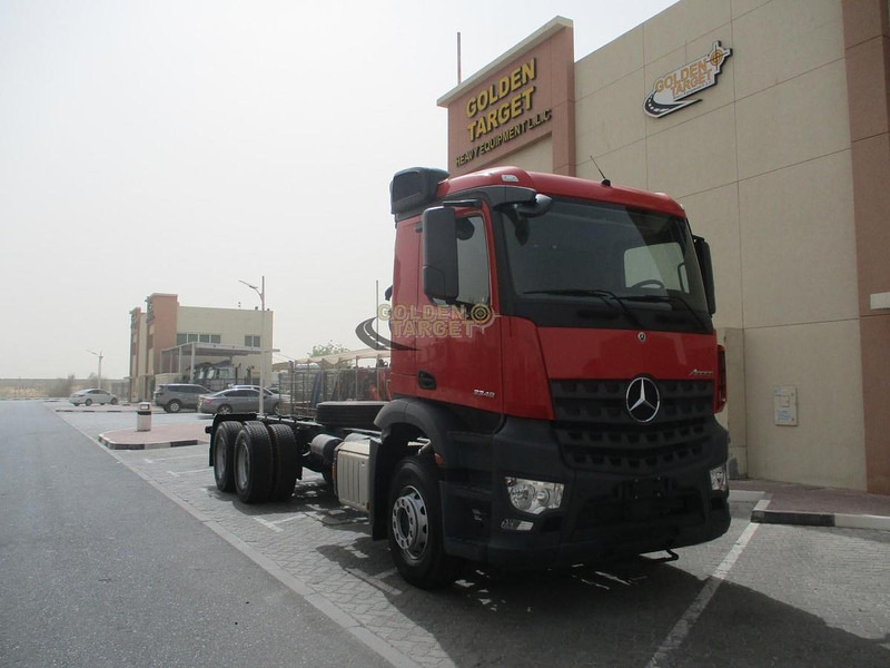 Mercedes-Benz Arocs 3348 - 새시 세미 트레일러 : 사진 1 Mercedes-Benz Arocs 3348 - 새시 세미 트레일러 : 사진 1