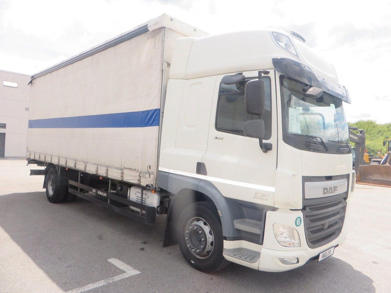 DAF CF320 4x2 18T Curtainside 7.70m - 커튼사이더 트럭 : 사진 2 DAF CF320 4x2 18T Curtainside 7.70m - 커튼사이더 트럭 : 사진 2
