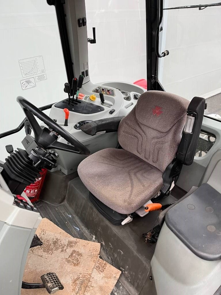 장궤형 트랙터 Massey Ferguson 5455 : 사진 9