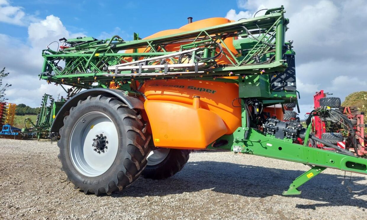 Amazone UX 6200 Super 36-24m med GPS - 견인 스프레이 : 사진 1 Amazone UX 6200 Super 36-24m med GPS - 견인 스프레이 : 사진 1