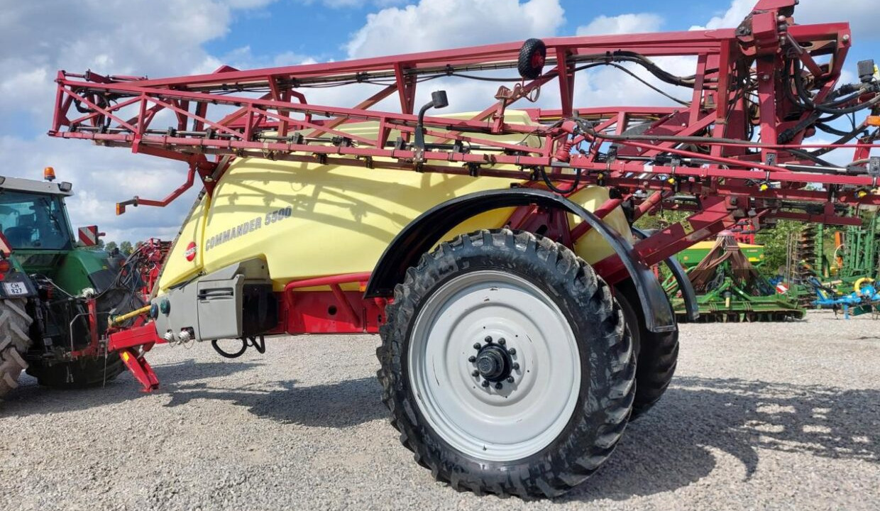 Hardi Commander 5500i -30m - 견인 스프레이 : 사진 3 Hardi Commander 5500i -30m - 견인 스프레이 : 사진 3